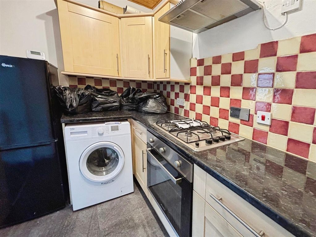 Property photo 3 of 12 Kitchen