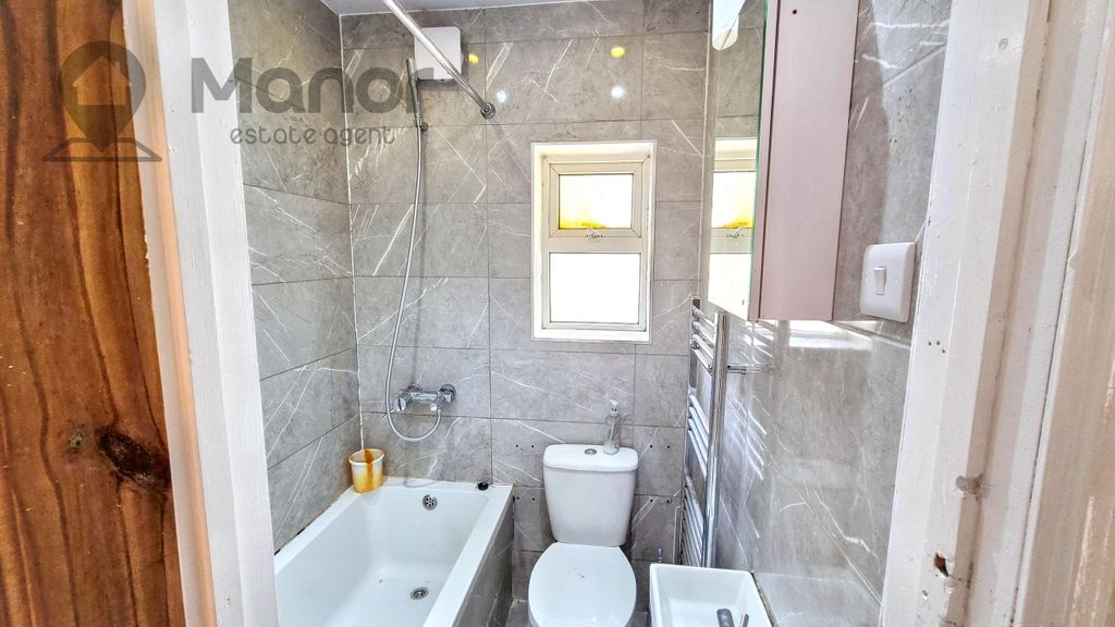 Property photo 2 of 16 Bathroom