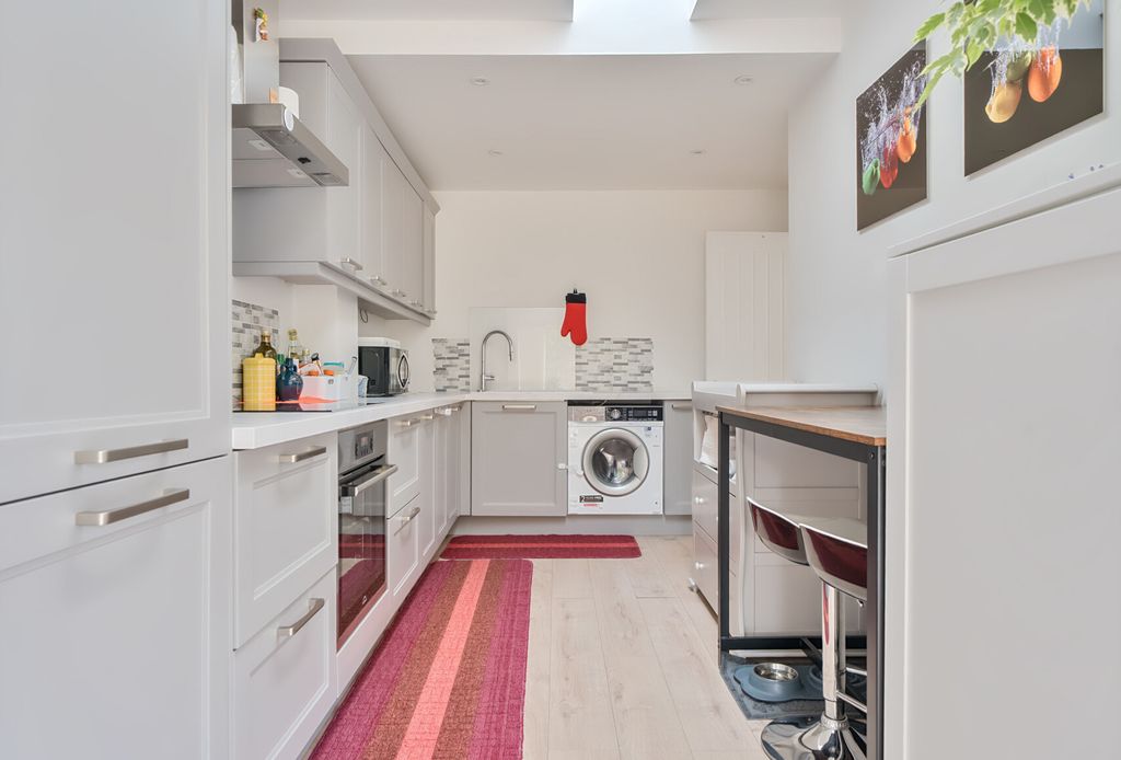 Property photo 2 of 10 1327739-9-687A5Ba...