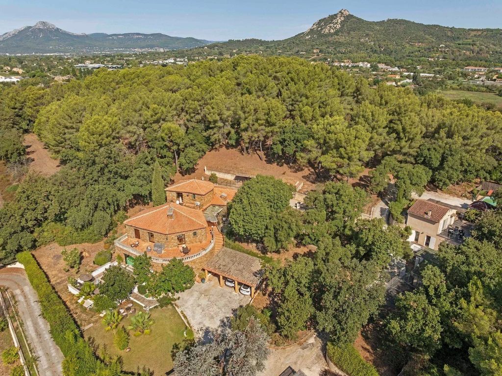 Property photo 1 of 16 A Provençal Retreat Of Timeless Charm With Guest House, Pools, And Gardens