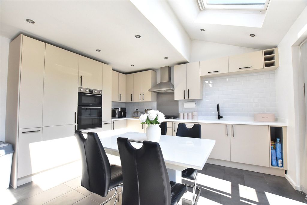 Property photo 2 of 21 Picture No. 16