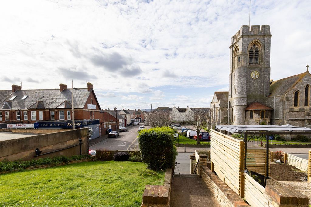 Property photo 2 of 20