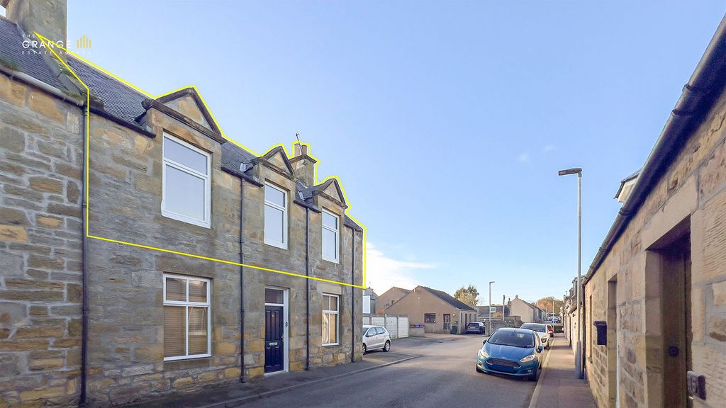 Property photo 2 of 32