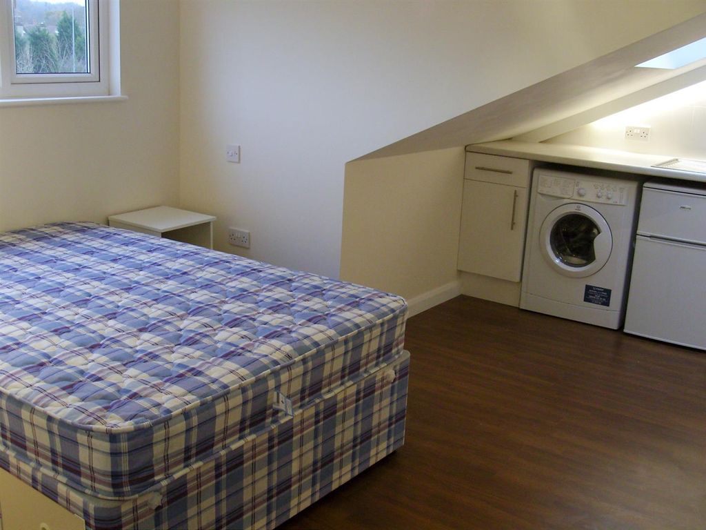 Property photo 2 of 5 120 Bunns Lane Flat 5 (1).Jpg