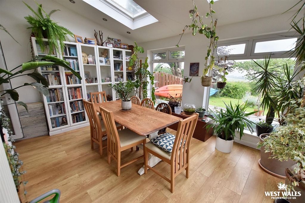 Property photo 3 of 22 13 (10).Jpg