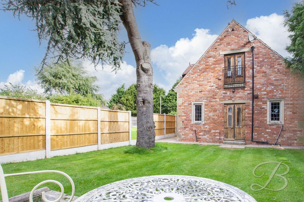 Property photo 1 of 33 Rear Garden