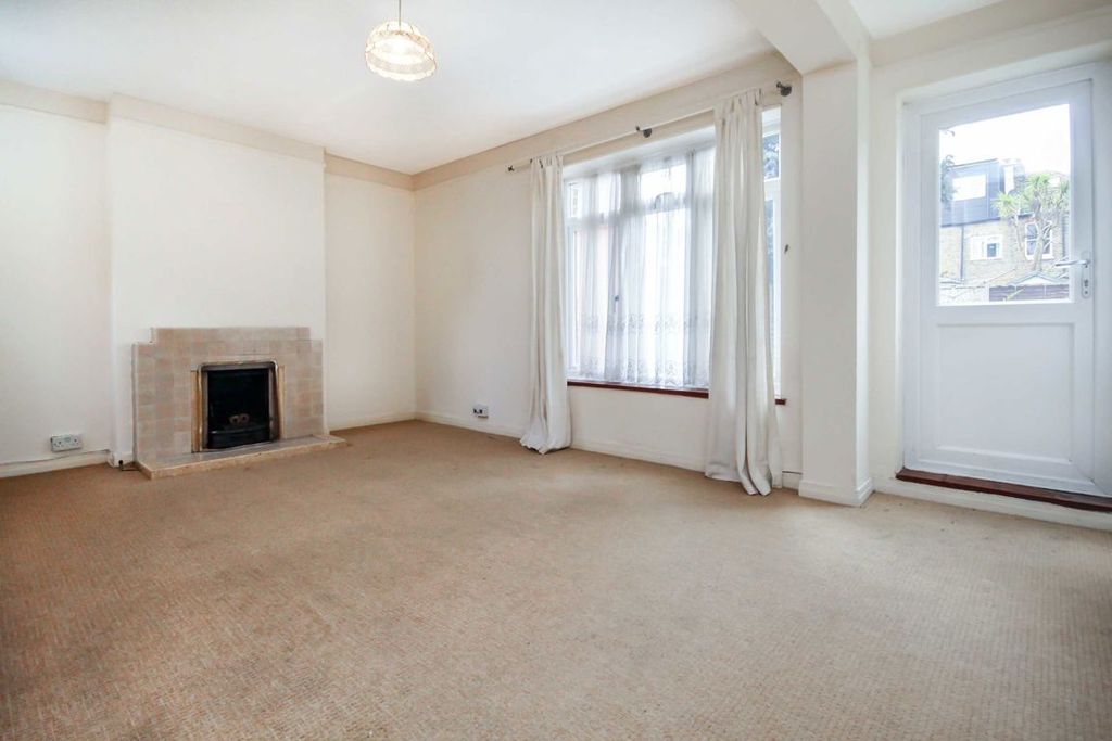 Property photo 2 of 7