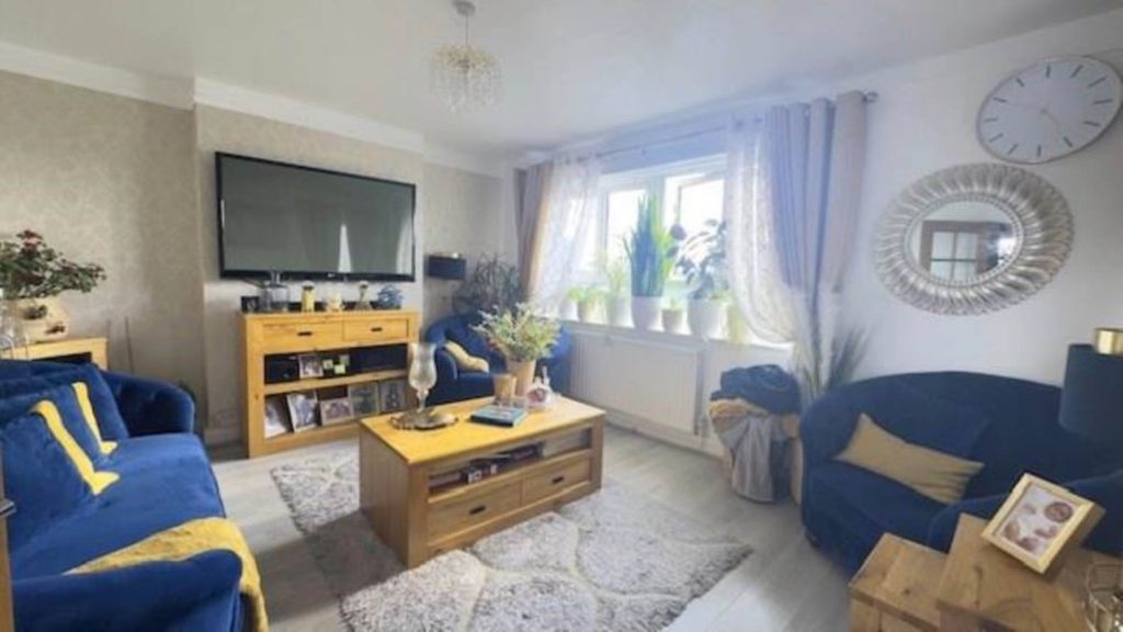 Property photo 2 of 16