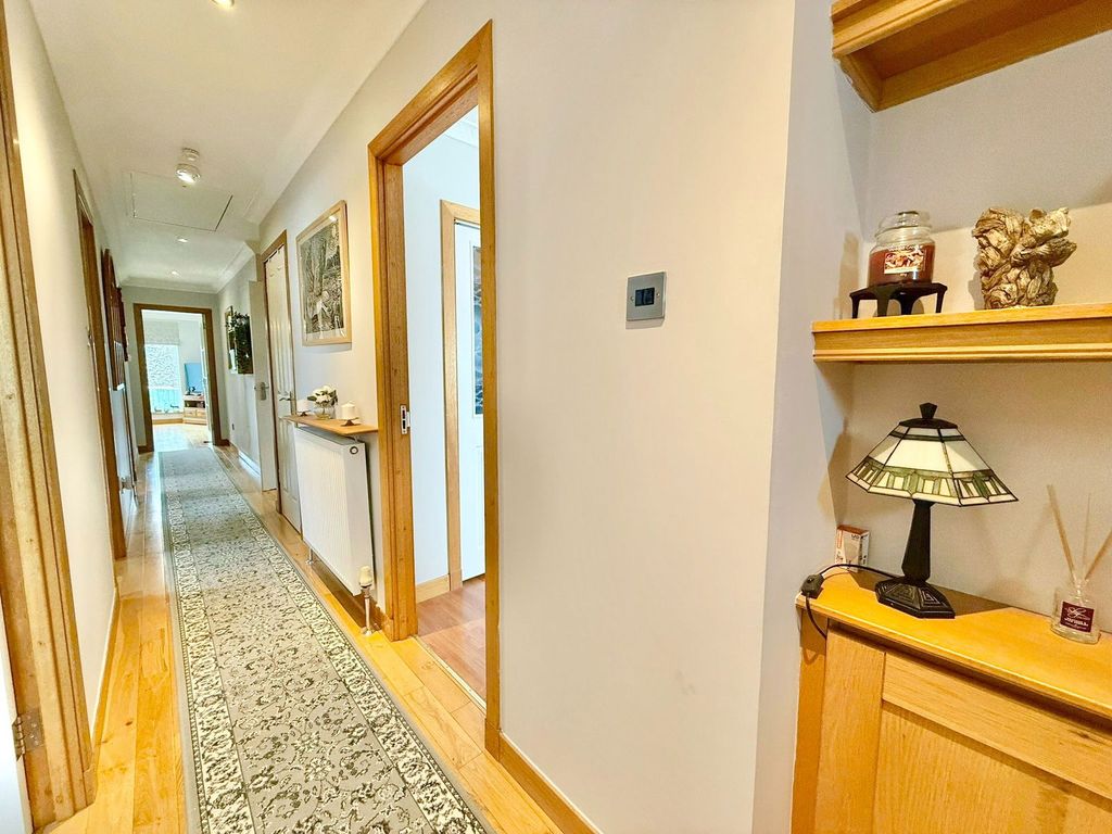 Property photo 3 of 32