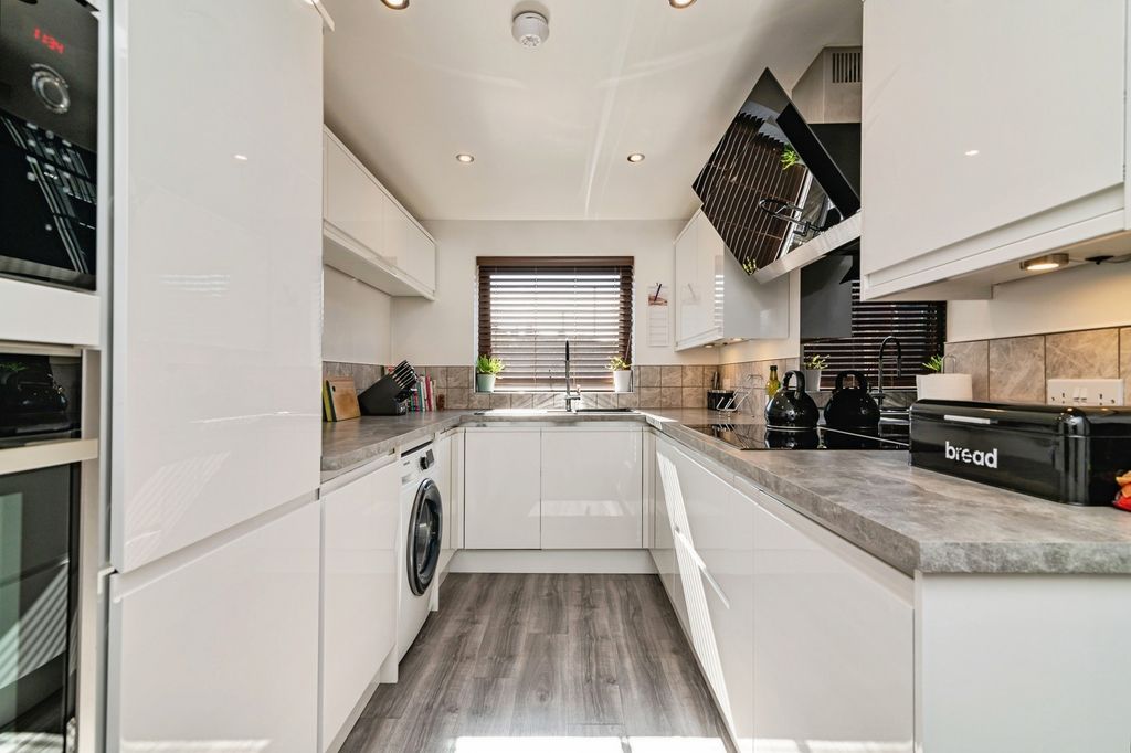 Property photo 2 of 15 Pbox-Img.Jpg