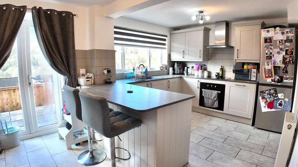 Property photo 2 of 31