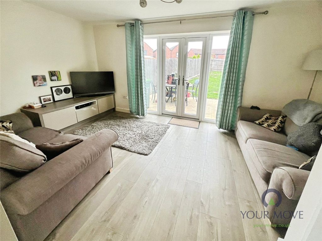 Property photo 2 of 16 Lounge