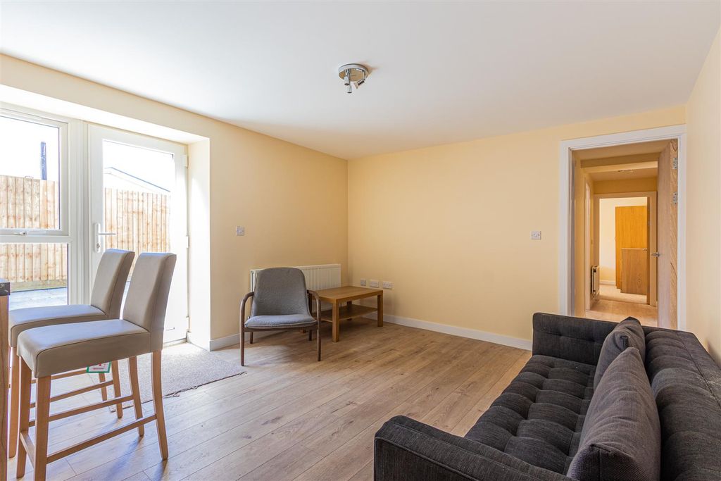 Property photo 2 of 12 Richmond Road 183, 2-6.Jpg