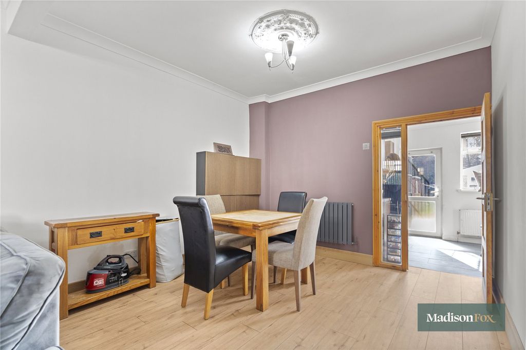 Property photo 3 of 24 Picture No. 04
