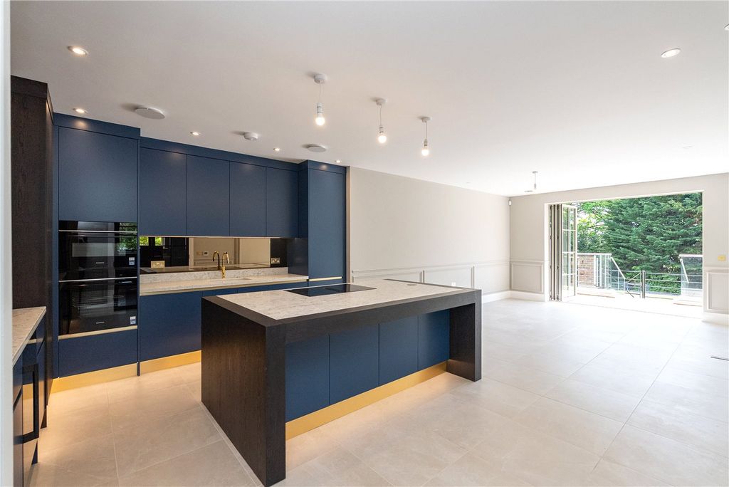 Property photo 2 of 28 Kitchen/Dining