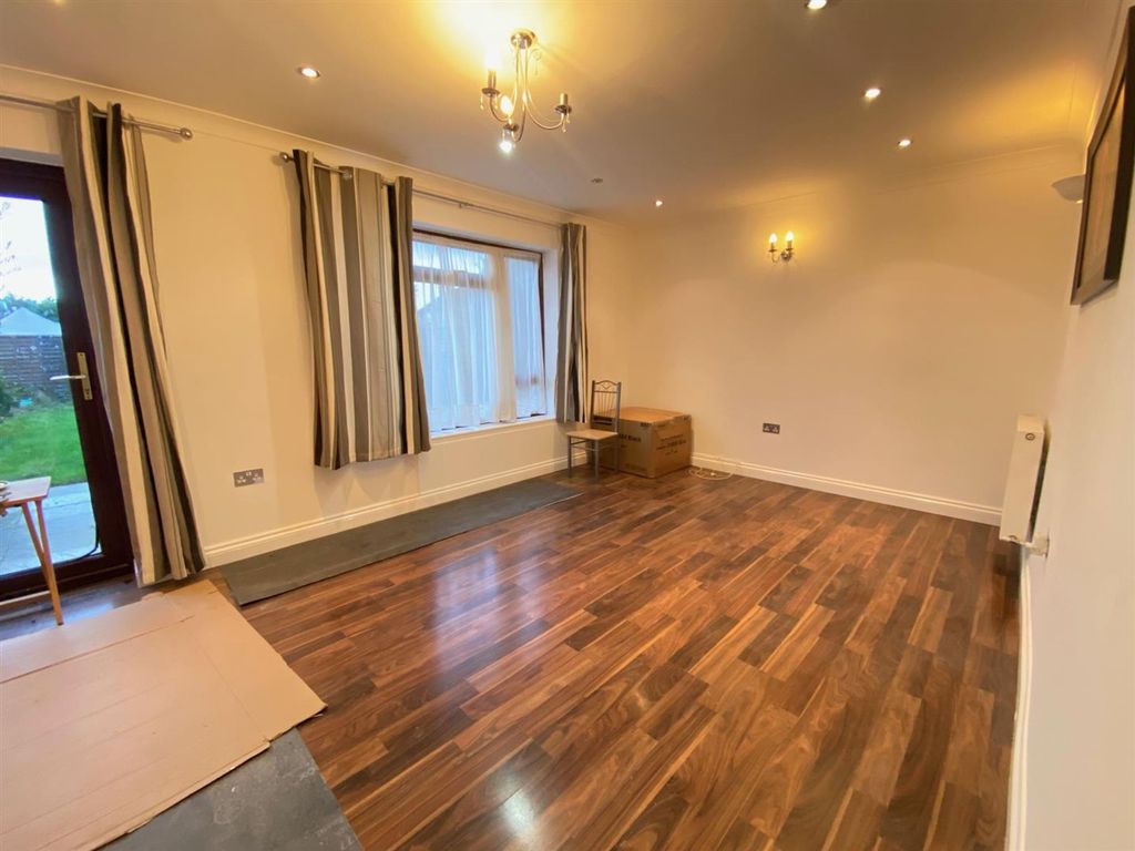 Property photo 2 of 10 Lounge