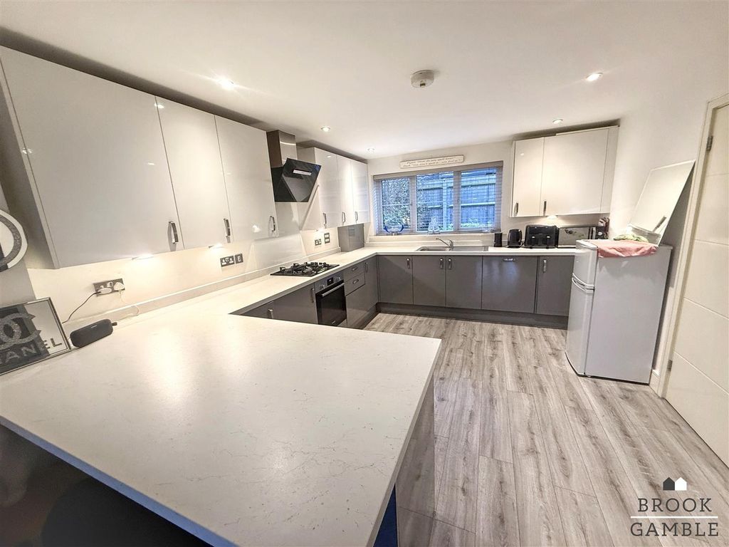 Property photo 2 of 15 01323 438506