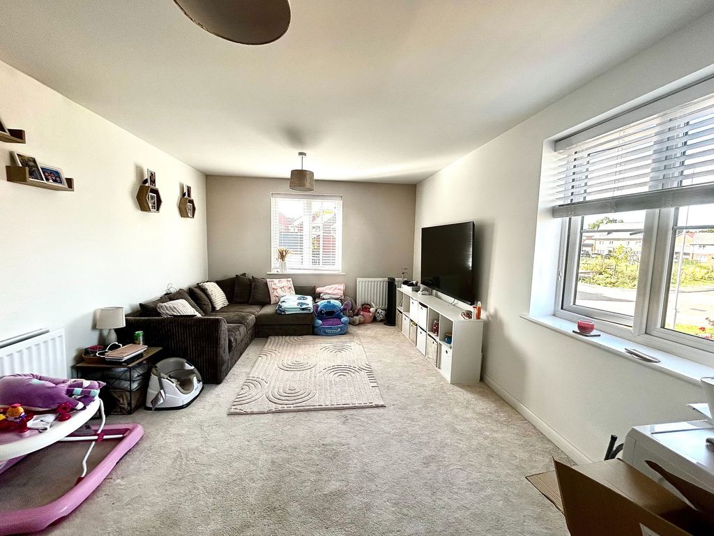 Property photo 2 of 9