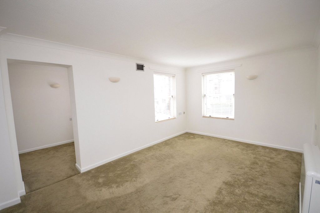 Property photo 3 of 11 Living Room
