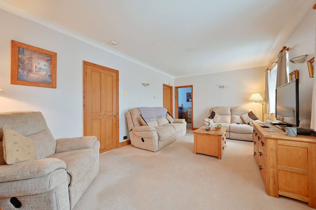 Property photo 3 of 27