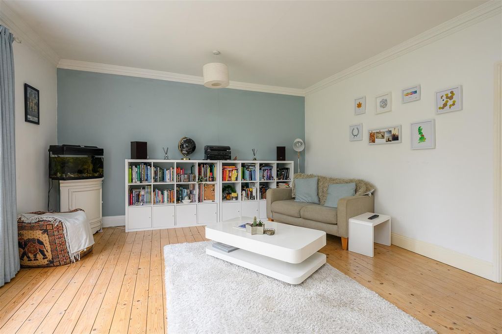 Property photo 1 of 14 Living Room