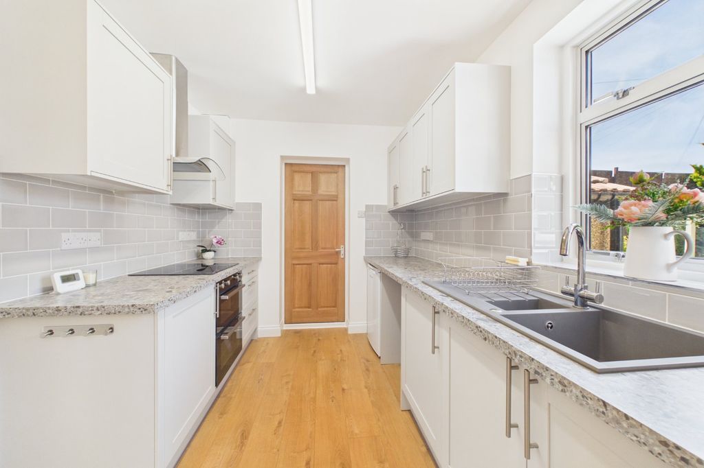 Property photo 2 of 13 Picture No. 05