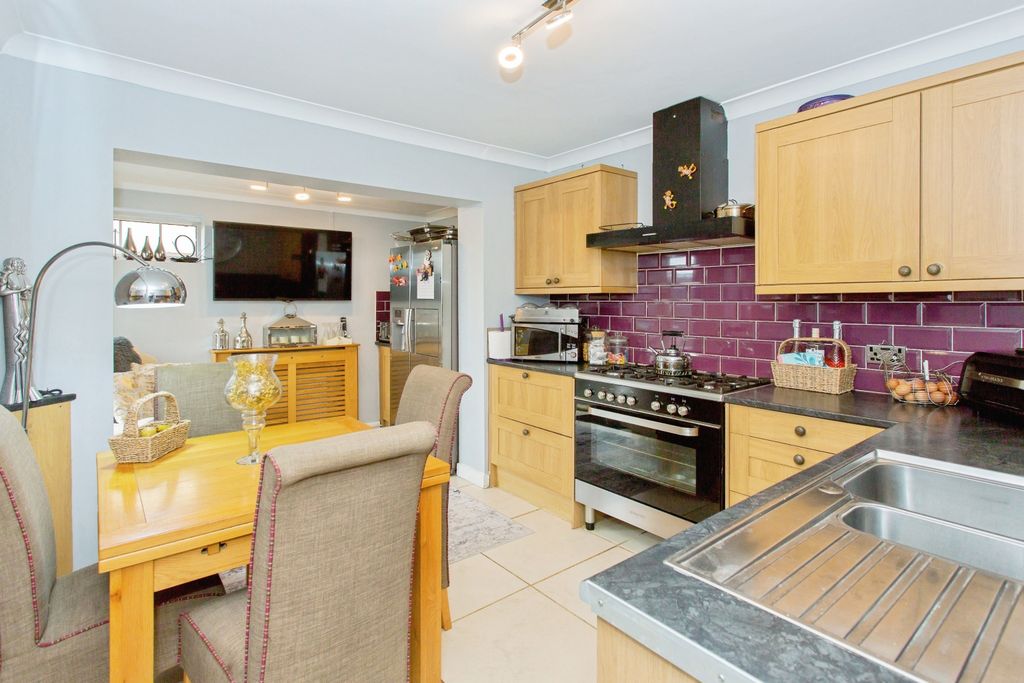 Property photo 2 of 19 B45E5818-52Aldrethrdcb6 C2 A3Pw-213