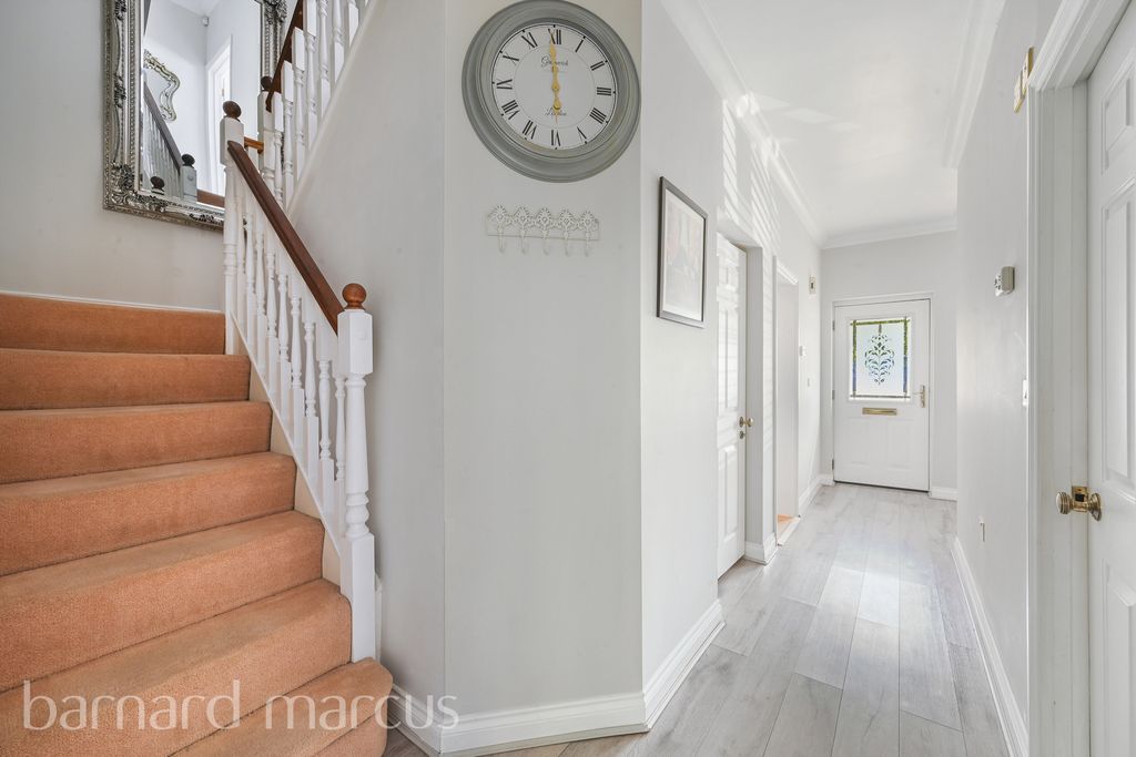 Property photo 2 of 17 Hallway