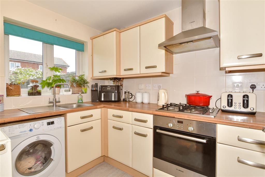 Property photo 3 of 9 Kitchen