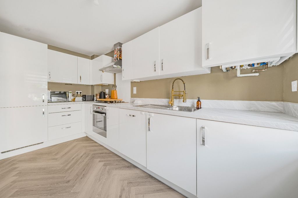 Property photo 2 of 13 5426942