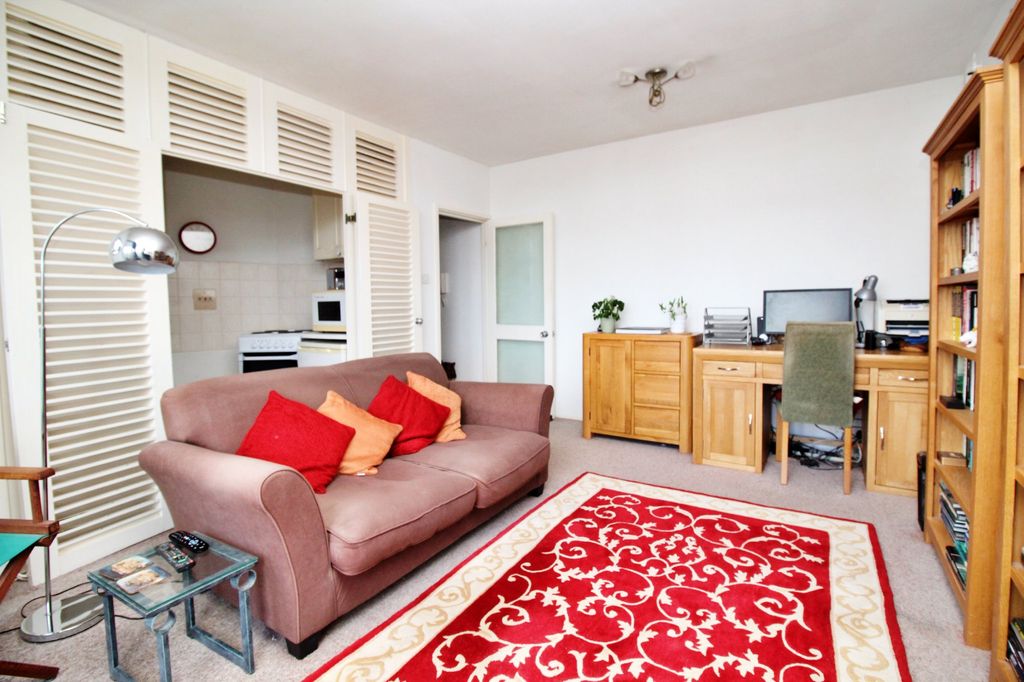 Property photo 3 of 11