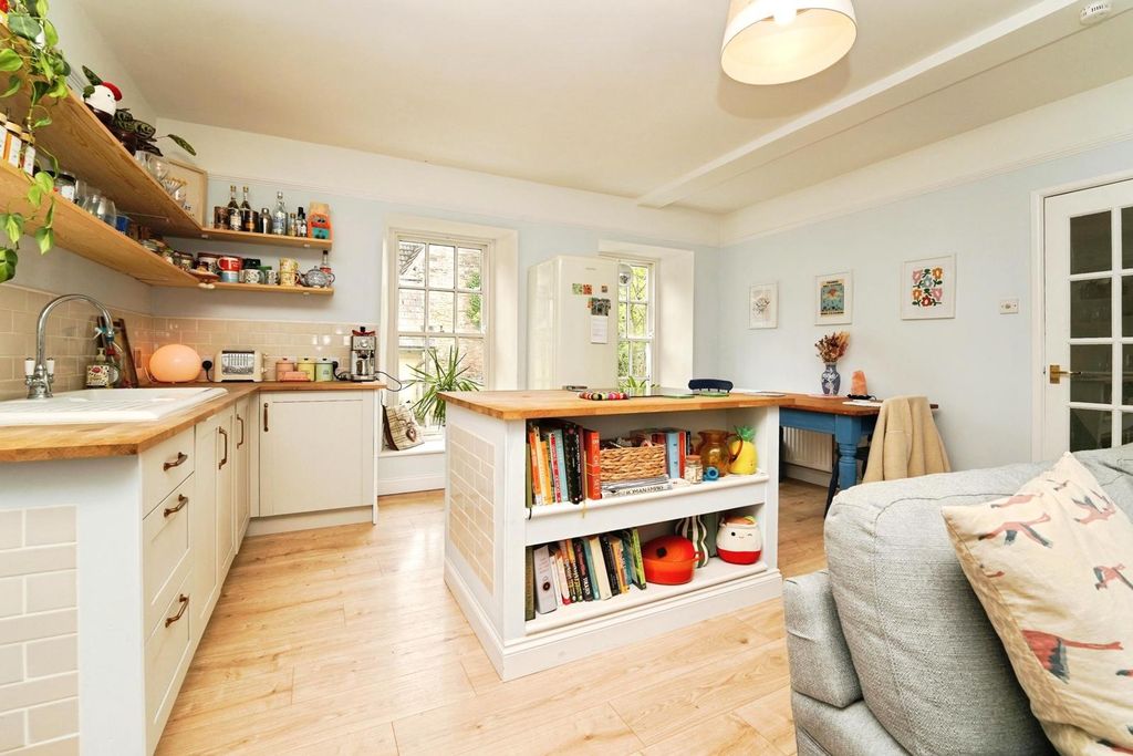 Property photo 2 of 14 Pbox-Img.Jpg