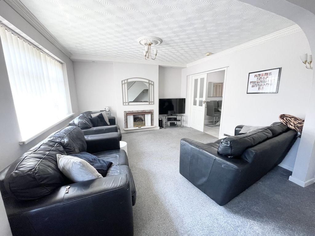 Property photo 3 of 25