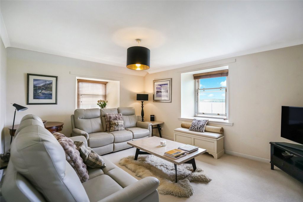 Property photo 3 of 14 Living Room