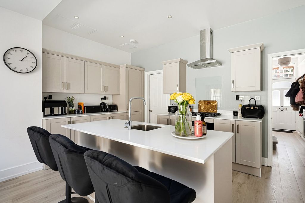 Property photo 2 of 13 Kitchen/Dining