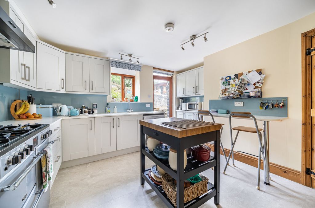 Property photo 3 of 17 Kitchen