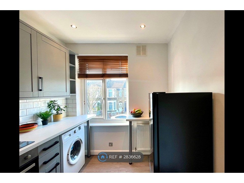 Property photo 3 of 17 Kitchen