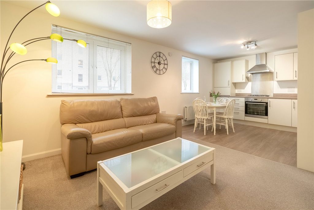 Property photo 2 of 23 Picture No. 15