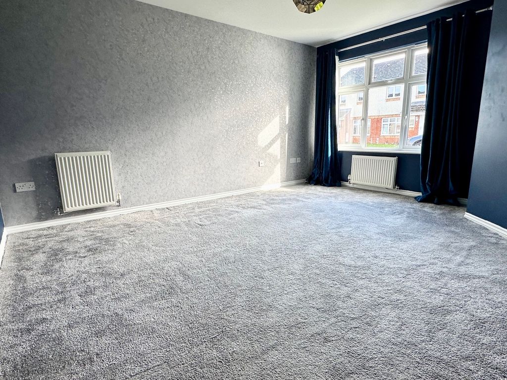 Property photo 2 of 13 Lounge