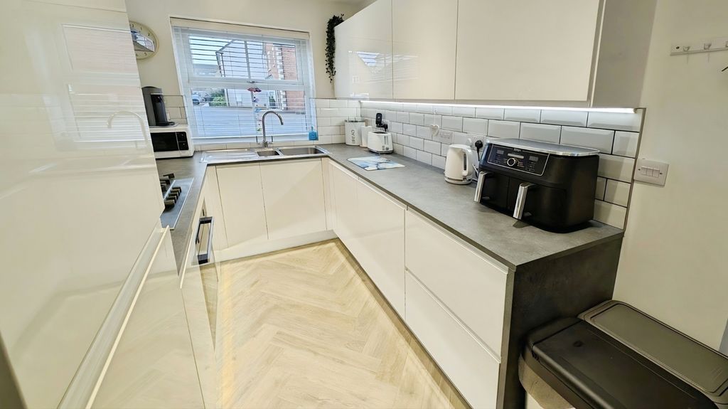 Property photo 2 of 20 Pbox-Img.Jpg