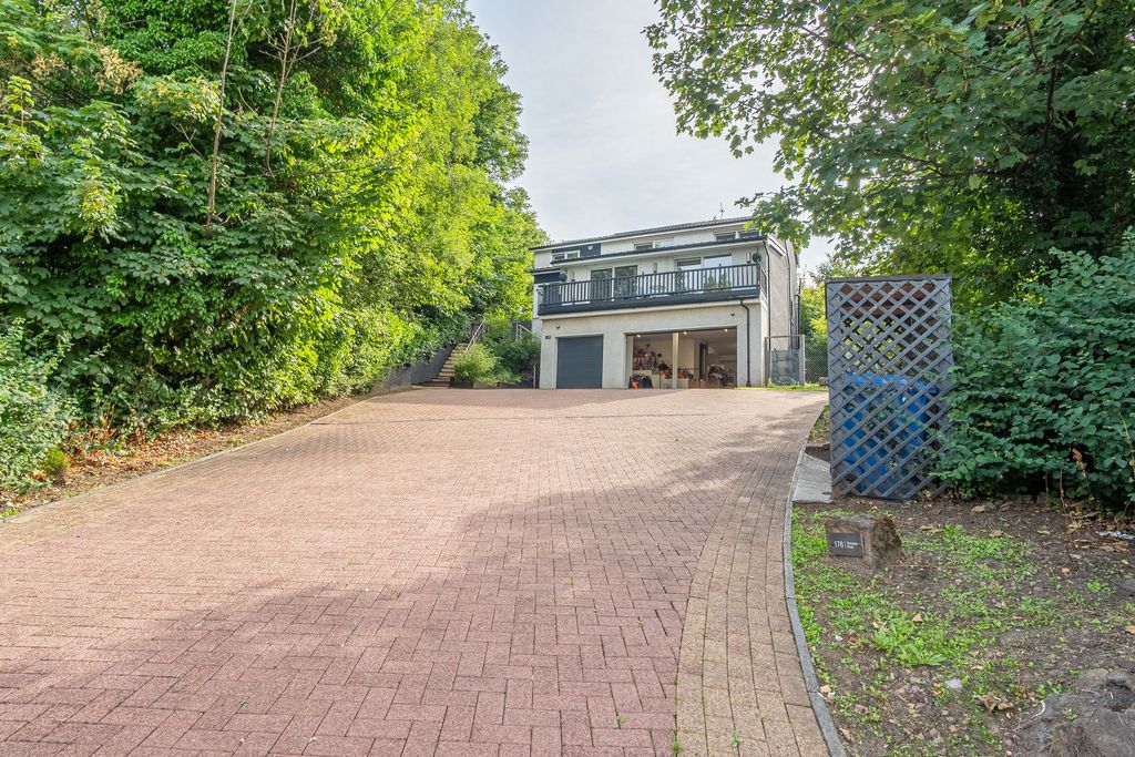 Property photo 2 of 32