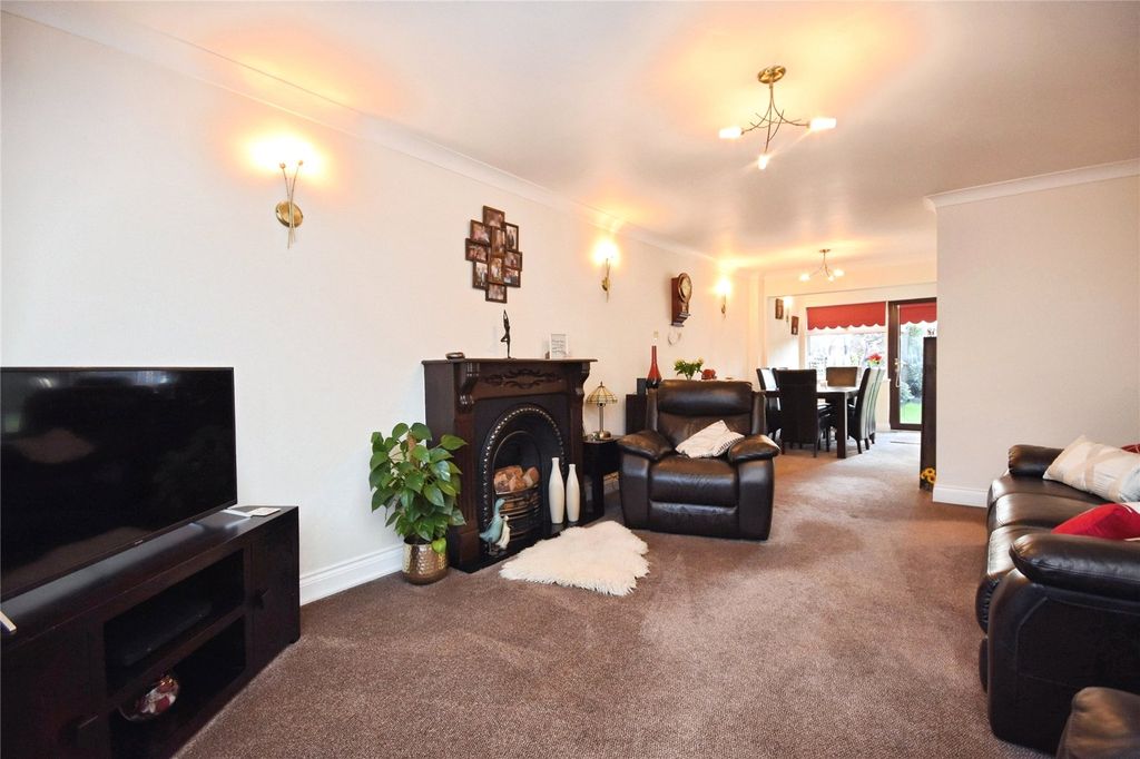 Property photo 2 of 17 Picture No. 12