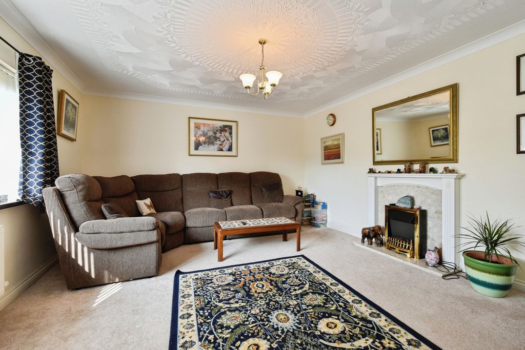 Property photo 3 of 17 Photo