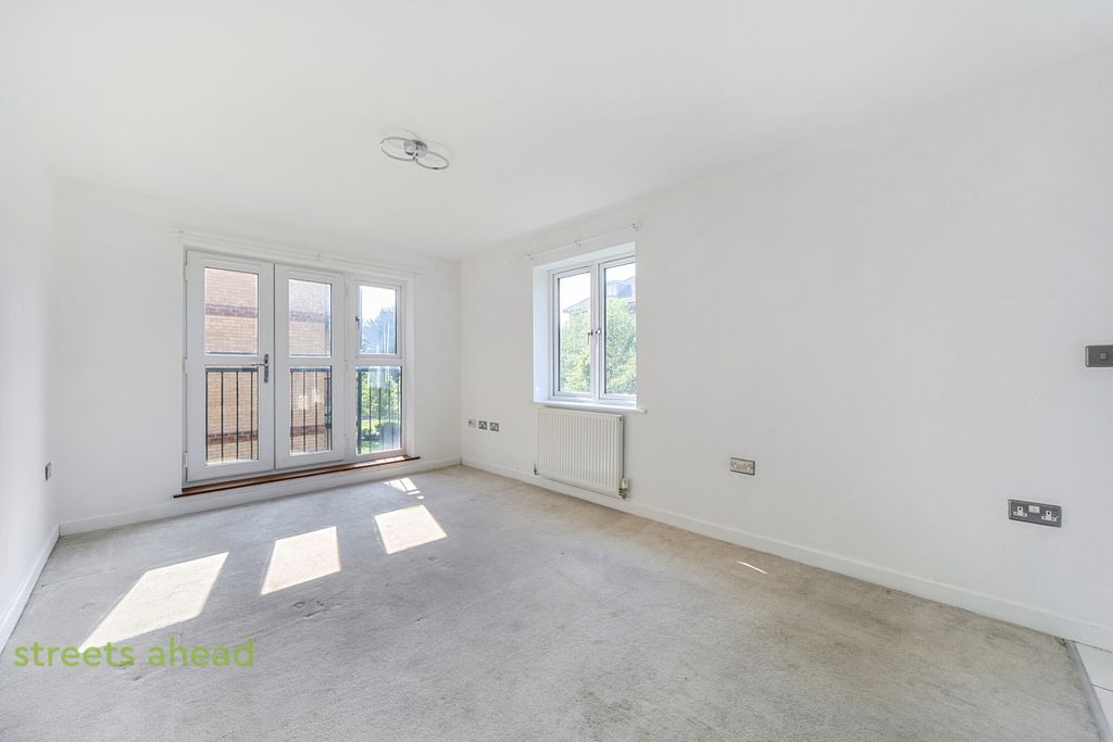 Property photo 3 of 12 21E502Dd-7Cb0-483...