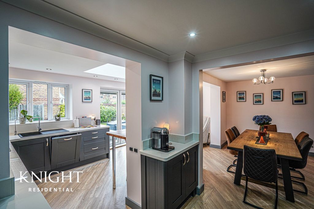 Property photo 2 of 35