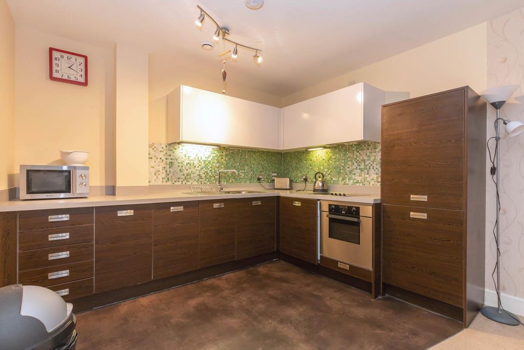 Property photo 3 of 11 Kitchen