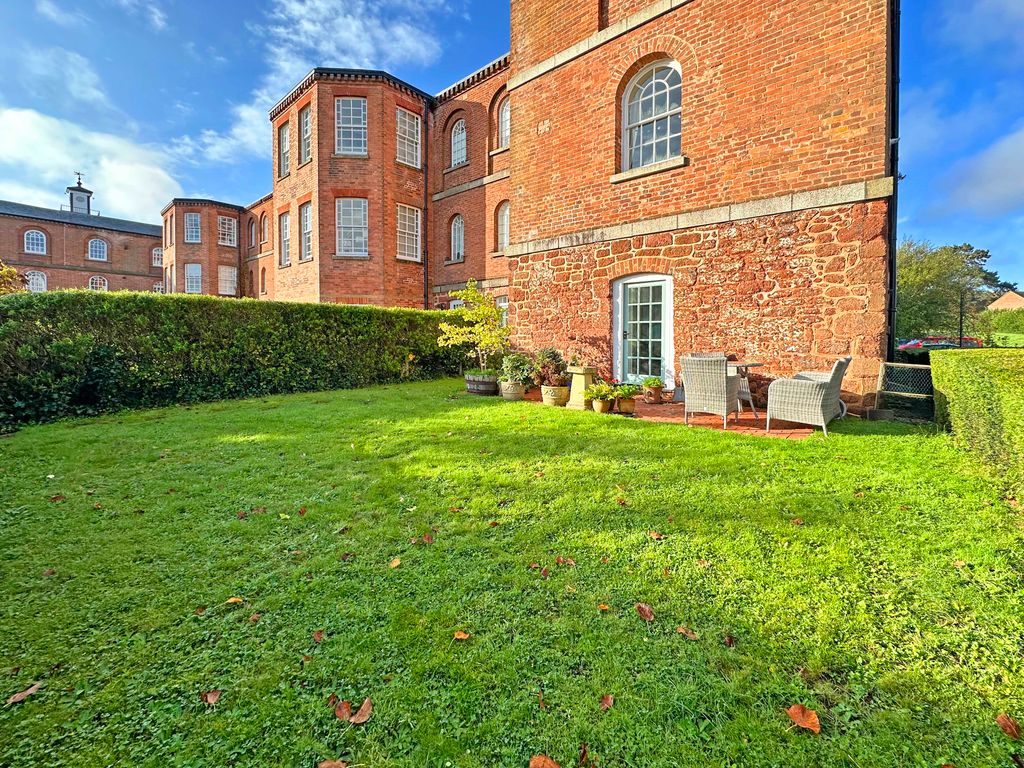 Property photo 2 of 13