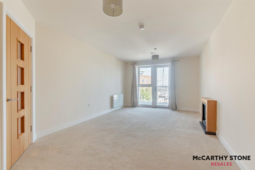 Property photo 3 of 8 8606938-Interior06-800.Jpg