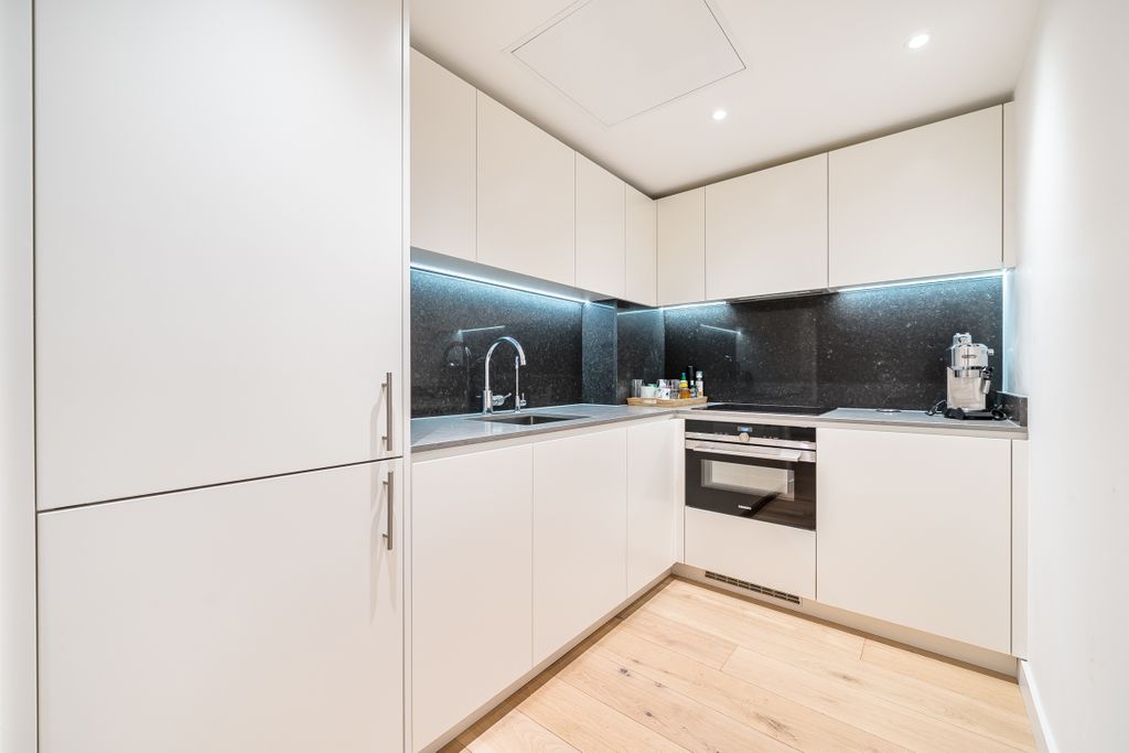 Property photo 3 of 19 1409843-14-698A17...
