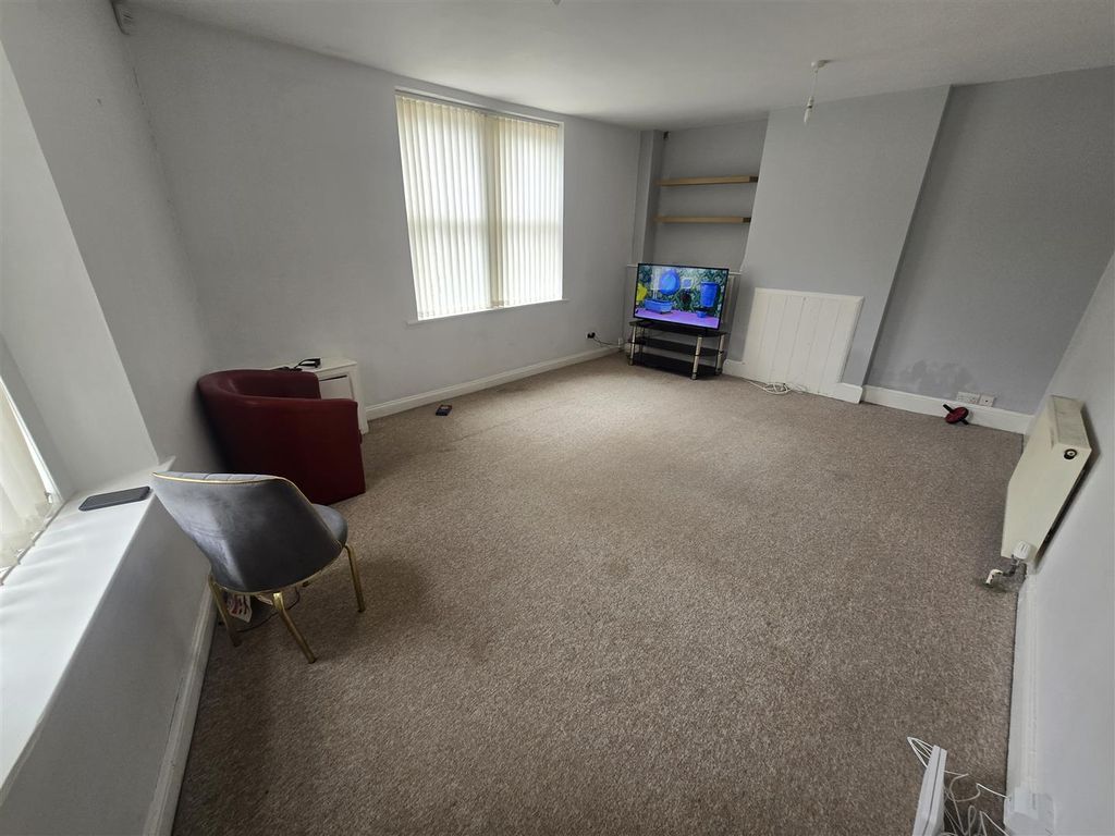 Property photo 2 of 9 Lounge